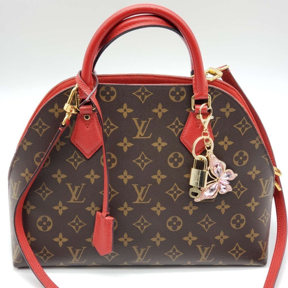 LV Gold Padlock Authentic 🔑 Luxury Bag Charm w/ Unbranded Butterfly Keychain - Picture 2 of 9